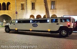 Viterbo - Una hummer limousine per il diciottesimo di Mila Rizzello
