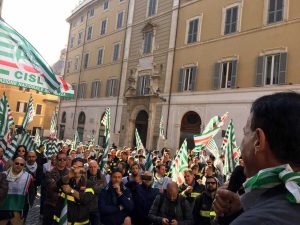 Cisl - La manifestazione di vigili del fuoco e polizia penitenziaria