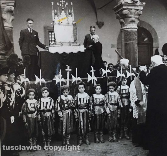 1950 - Viterbo - Piazza del Comune - Processione del Corpus Domini