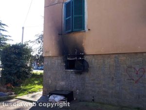 Incendio al Carmine - L'esterno della cantinetta dove è avvenuta la tragedia