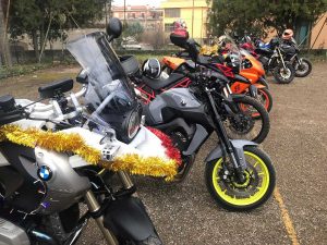 Viterbikers vestiti da Babbo Natale all'Associazione Murialdo