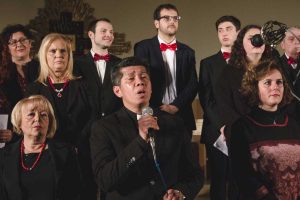 Don Dante e il coro della Sacra Famiglia