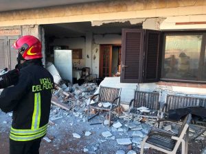 Terremoto a Catania, vigili del fuoco al lavoro