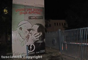 Viterbo - Il manifesto contro Papa Francesco e Domenico Lucano