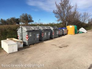 Viterbo - Strada Freddano - Discarica a cielo aperto