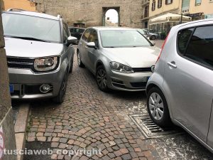 Viterbo - Parcheggio selvaggio a Porta Romana 