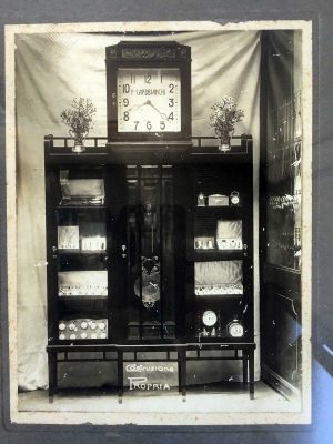L'interno del negozio in Corso Italia- orologiaio Francesco Capobianchi