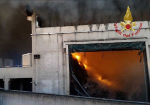 Roma - L'incendio all'impianto rifiuti sulla Salaria
