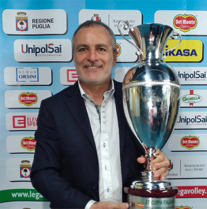 Volley - Scarabeo Civita Castellana - Francesco Santini con la coppa Italia