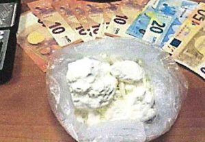 Carabinieri - Droga e materiale sequestrato