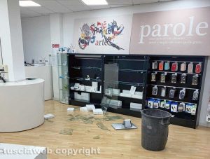 Viterbo - Furto al ministore Apple di via Cardarelli