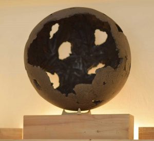 "Sfera corrosa", l'opera di Marco Vallesi