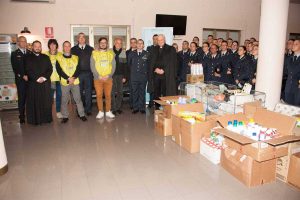 Viterbo - Il vescovo in visita alla scuola marescialli