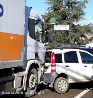  Vetralla - Tamponamento a catena sulla Cassia
