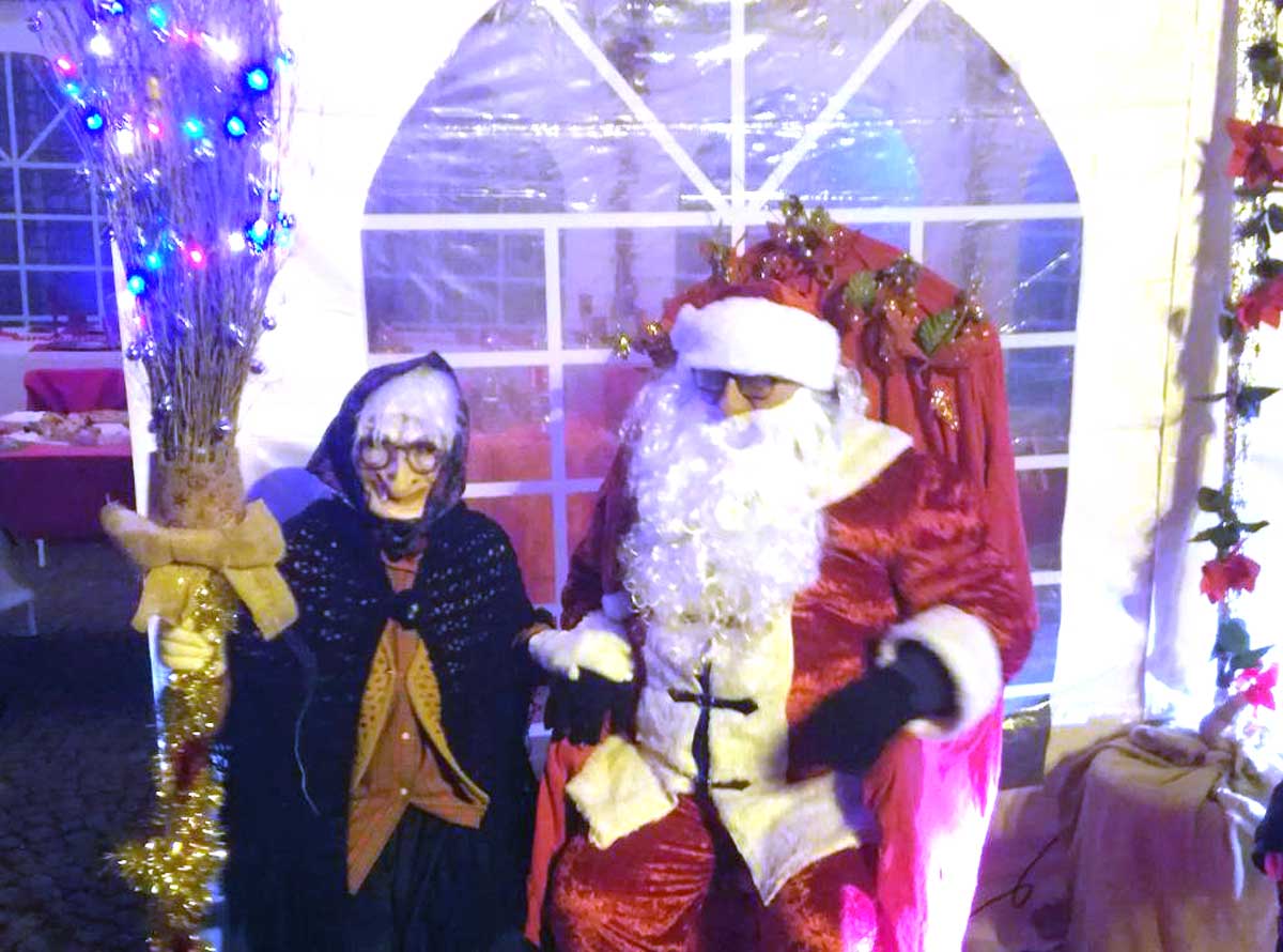 Immagini Babbo Natale E Befana.Il Saluto Della Befana Chiude Il Magico Natale Tusciaweb Eu