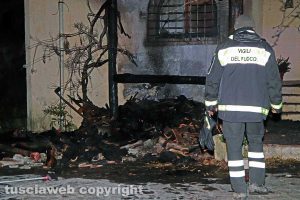 Viterbo - casa in fiamme in strada Ciavalletta