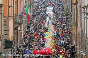 Viterbo - La Calza della Befana più lunga del mondo