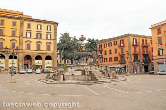 Viterbo - La fontana di piazza della Rocca