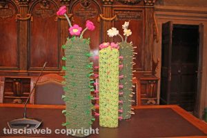 Viterbo - La presentazione di "Yarn bombing in mostra"