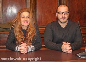 Viterbo - La presentazione di "Yarn bombing in mostra" - Laura Antonini e Vincenzo Icastico