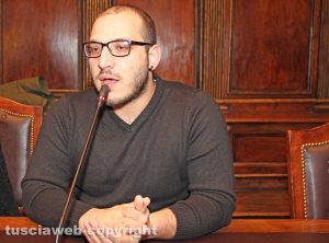 Viterbo - La presentazione di "Yarn bombing in mostra" - Vincenzo Icastico