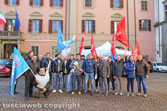Viterbo - La protesta dei sindacati Uspp e FpCgil