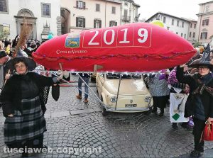 Viterbo - La Calza della Befana più lunga del mondo