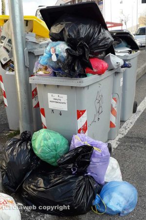 Viterbo - Rifiuti in in via Castel di Fano