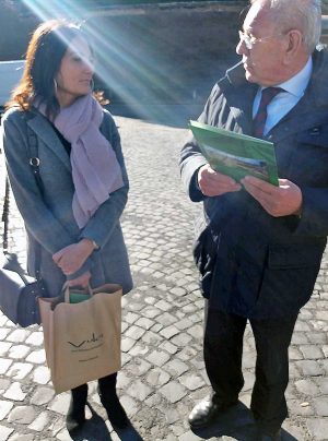 Città del Vaticano - L'assessora di Montalto di Castro Silvia Nardi con Giuseppe D'Amico