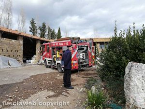 Viterbo - Capanno degli attrezzi in fiamme