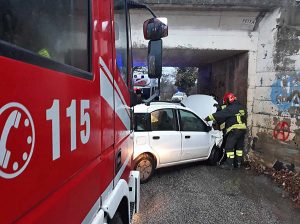 Vetralla - Auto contro muro in via Francigena