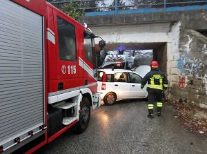 Vetralla - Auto contro muro in via Francigena