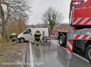 Monte Romano - Furgone fuori strada sull'Aurelia bis 