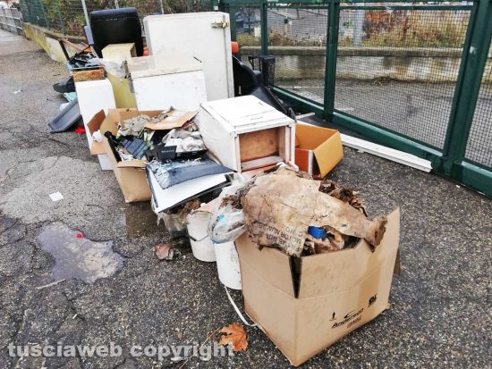 Viterbo - Il centro raccolta rifiuti del Riello