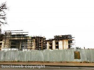 Viterbo - Riparata la recinzione del "Colosseo"