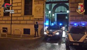 Roma - Sgominata la "Banda delle parrucche" in azione