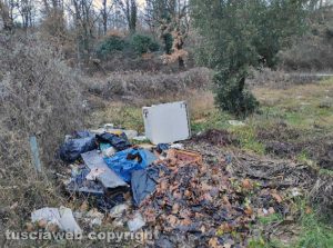 Viterbo - Discarica a cielo aperto in strada Montefogliano