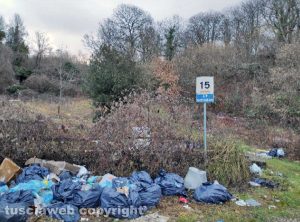 Viterbo - Discarica a cielo aperto in strada Montefogliano