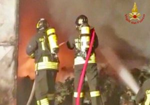 Pomezia - L'intervento dei vigili del fuoco