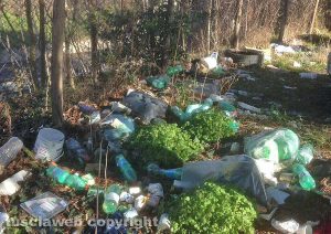 Viterbo - Discarica a cielo aperto in viale Francesco Baracca