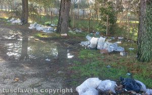 Viterbo - Discarica a cielo aperto in viale Francesco Baracca