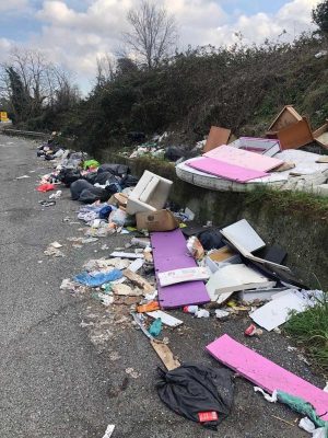 Rifiuti sulla Cassia bis Veientana