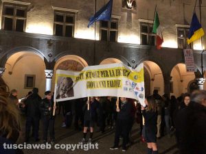 Manifestazione antimafia - I ragazzi con lo striscione "Rete scuole per la legalità Giovanni Falcone"