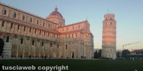 La luce del sole sulla Torre di Pisa 