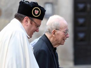 Don Angelo Gargiuli in una cerimonia del mese di maggio 2017