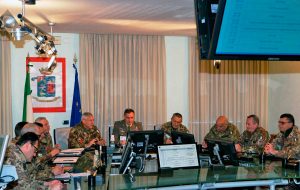 Viterbo - Il generale di divisione Salvatore Cuoci in visita alla caserma Saloni