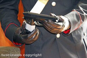 Tenta due rapine pistola in pugno, arrestato - La conferenza stampa dei carabinieri