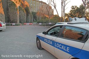 Viterbo - L'area transennata nel parcheggio di via Sant'Antonio 