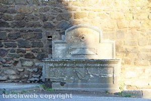 Viterbo - La fontana lungo la Cassia nord