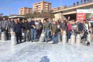 Viterbo - La protesta dei pastori sul prezzo del latte